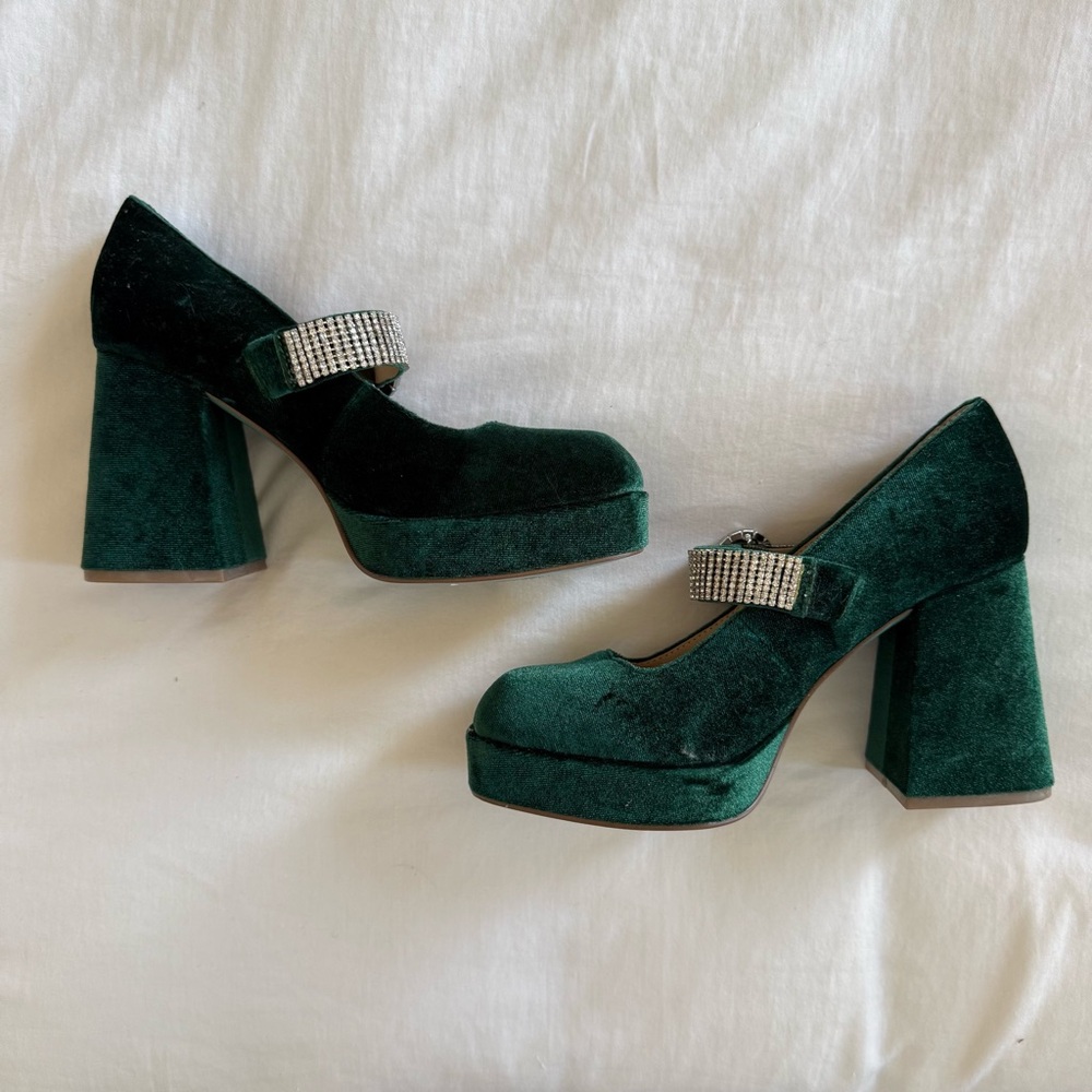Betsey Johnson Emerald Green Velvet Platform Mary Jane Heels with Buckle 6 - Picture 2 of 4